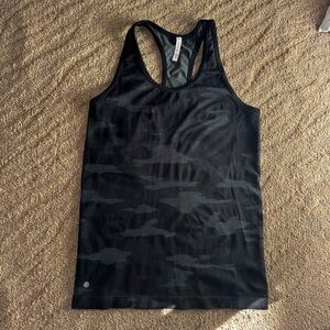 ATHLETA Camo Black Printed Tank M.